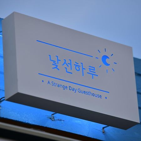西归浦市 A Strange Day酒店 外观 照片