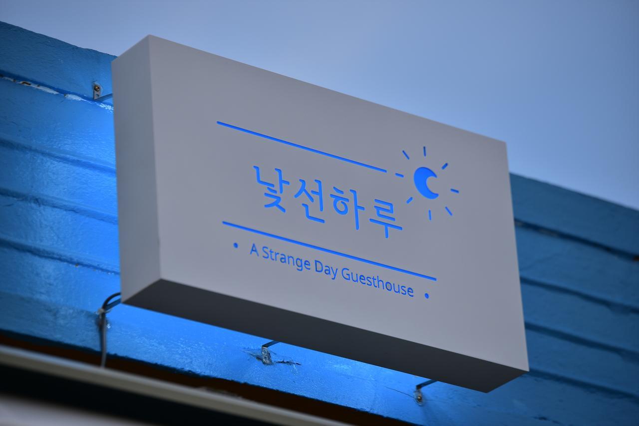 西归浦市 A Strange Day酒店 外观 照片