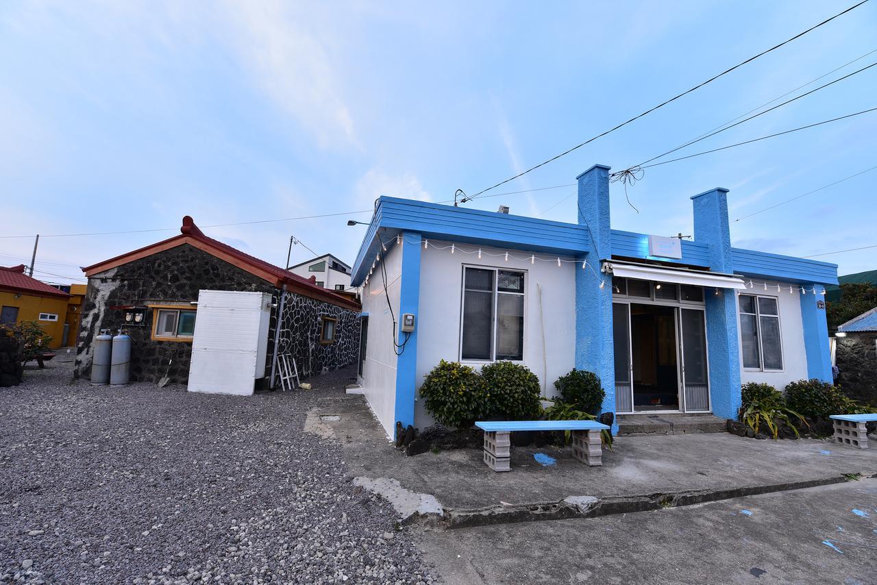 西归浦市 A Strange Day酒店 外观 照片
