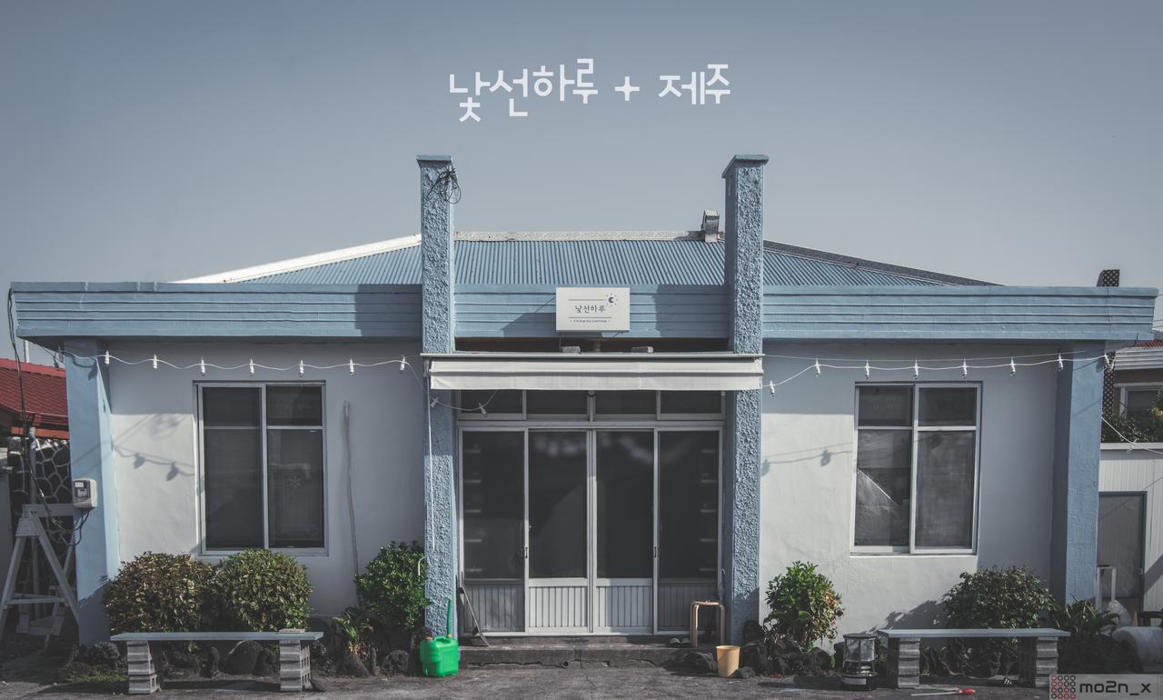 西归浦市 A Strange Day酒店 外观 照片